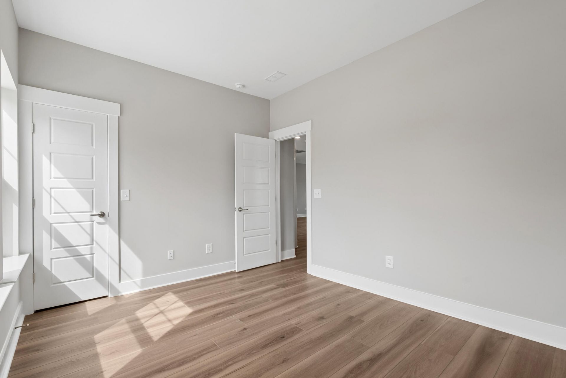 5362 Elder Avenue Photo 31