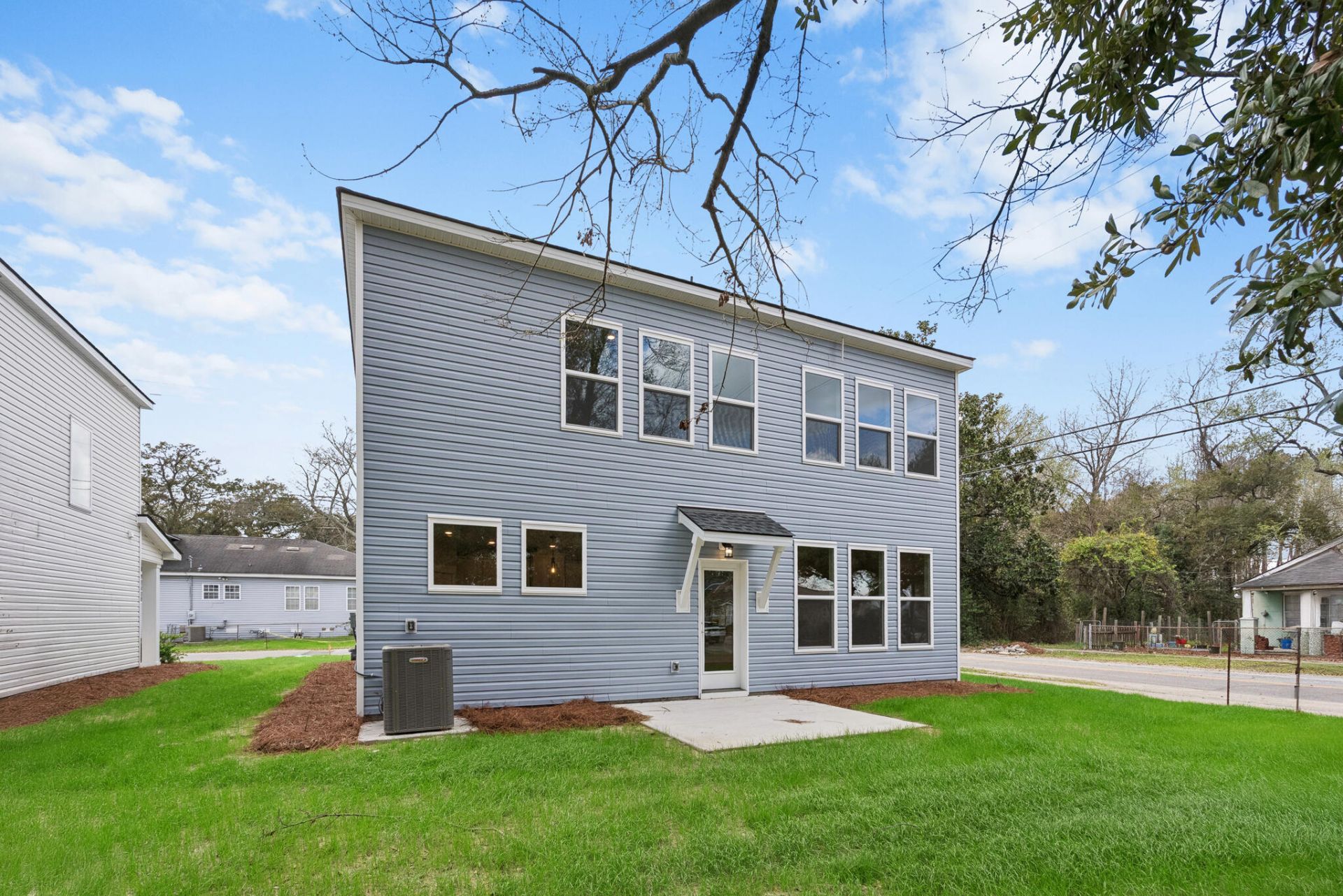 5362 Elder Avenue Photo 6