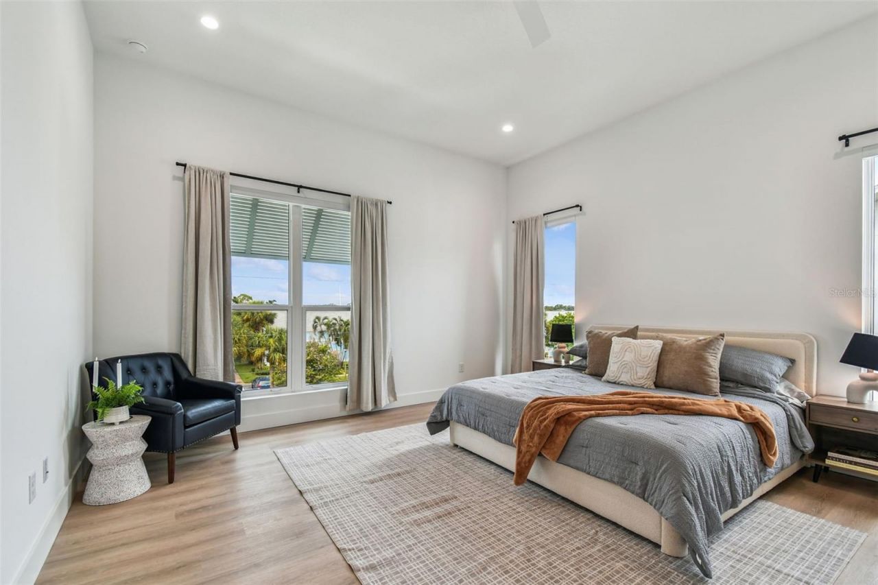 3840 Pompano Drive Se, Saint Petersburg, FL 33705 Photo