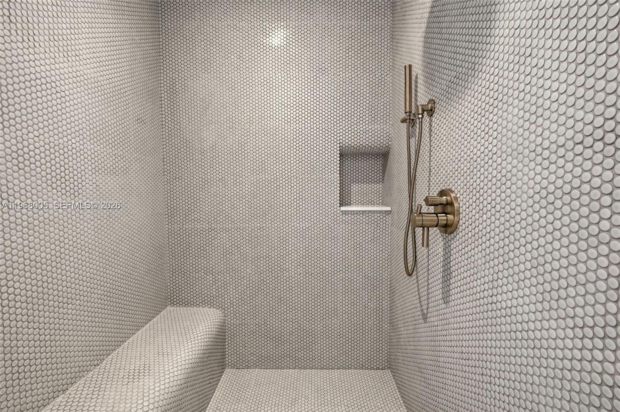 2678 Tigertail Ave, Unit 1501, Miami, FL 33133 Photo