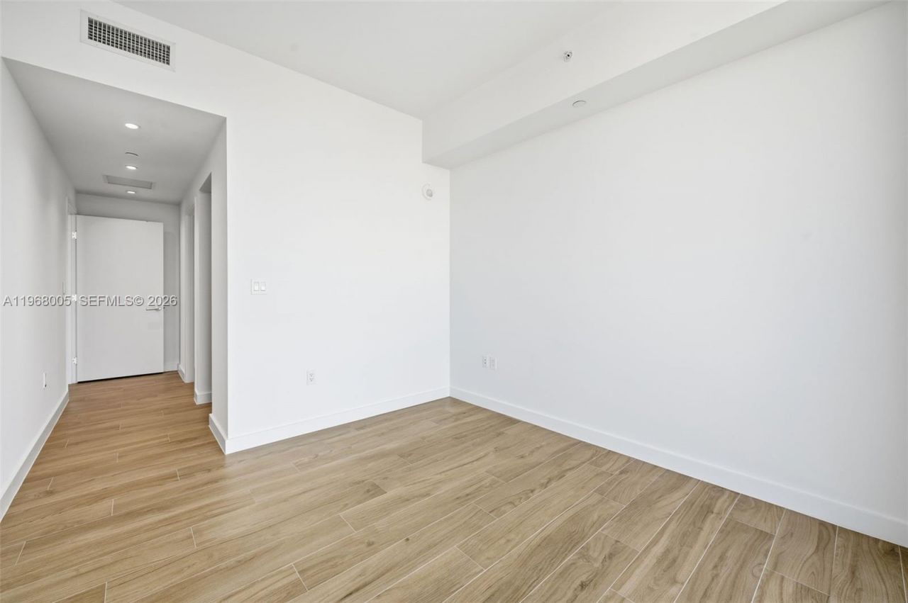 2678 Tigertail Ave, Unit 1501, Miami, FL 33133 Photo