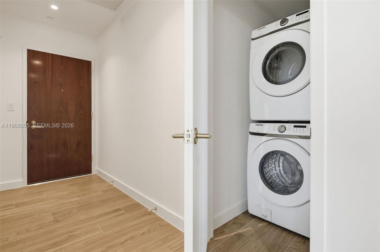 2678 Tigertail Ave, Unit 1501, Miami, FL 33133 Photo