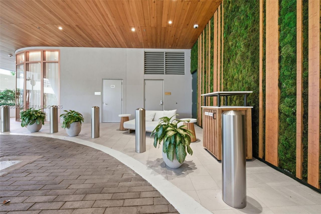 2678 Tigertail Ave, Unit 1501, Miami, FL 33133 Photo