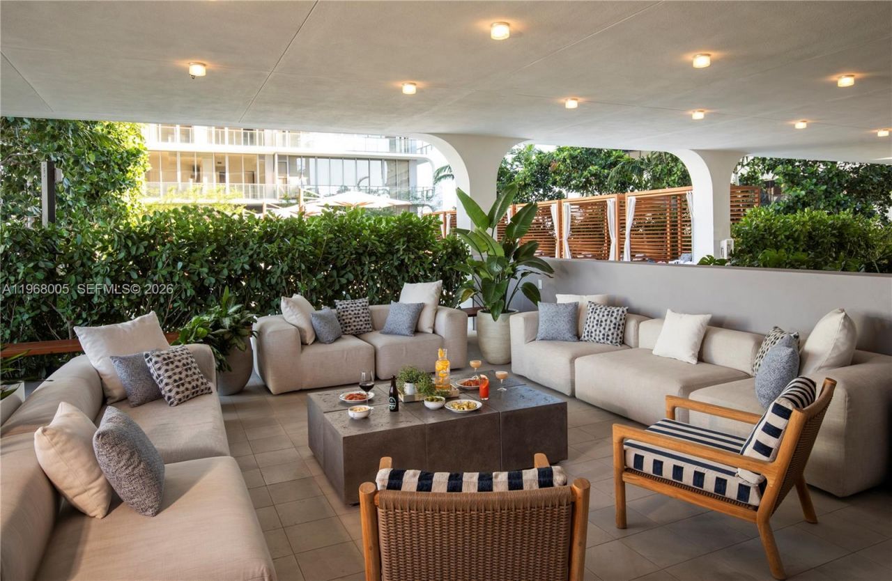 2678 Tigertail Ave, Unit 1501, Miami, FL 33133 Photo