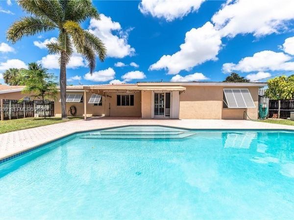 2271 SW 30th Ter, Fort Lauderdale, FL 33312