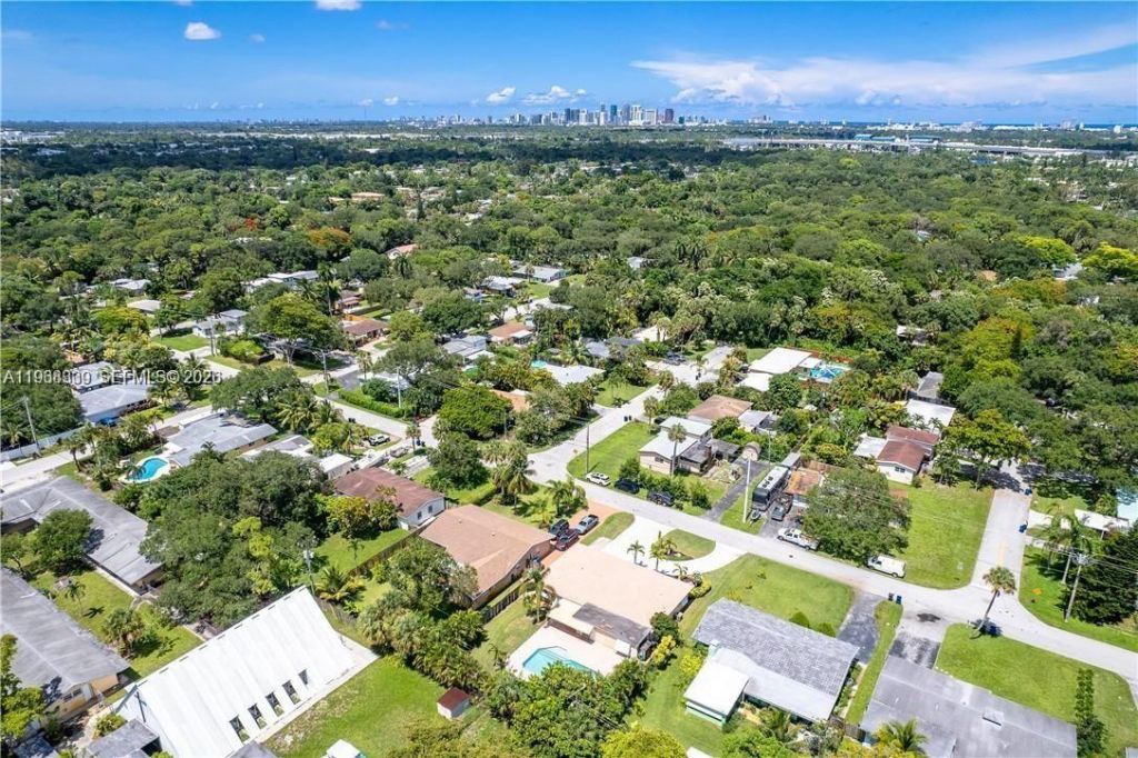 2271 SW 30th Ter, Fort Lauderdale, FL 33312 Photo