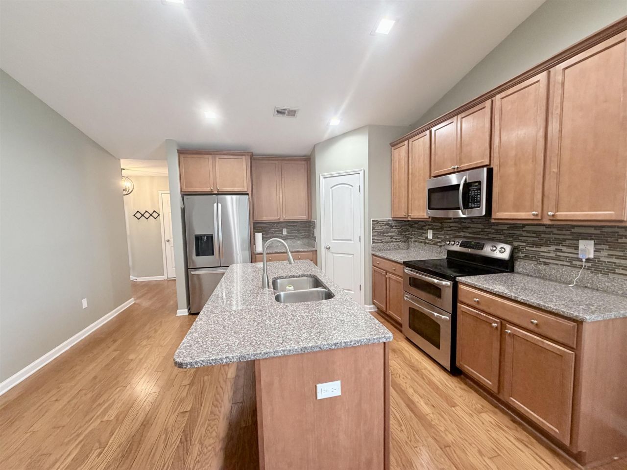 368 Stafford Dr. Photo 6