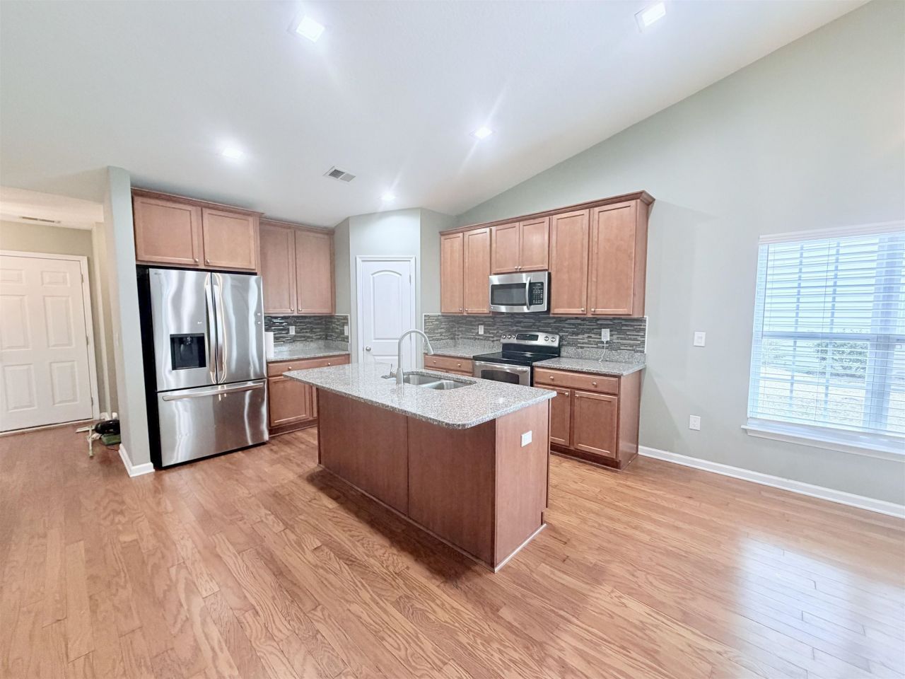 368 Stafford Dr. Photo 7