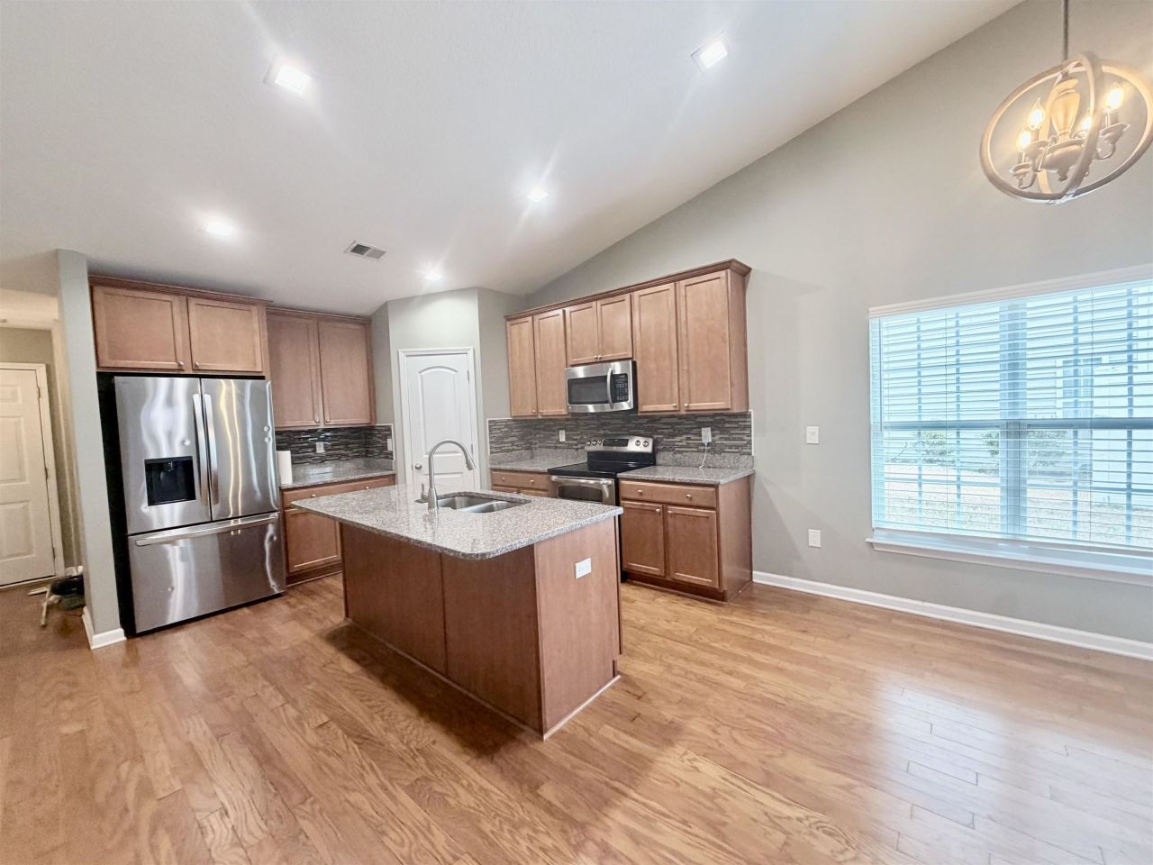 368 Stafford Dr. Photo 8