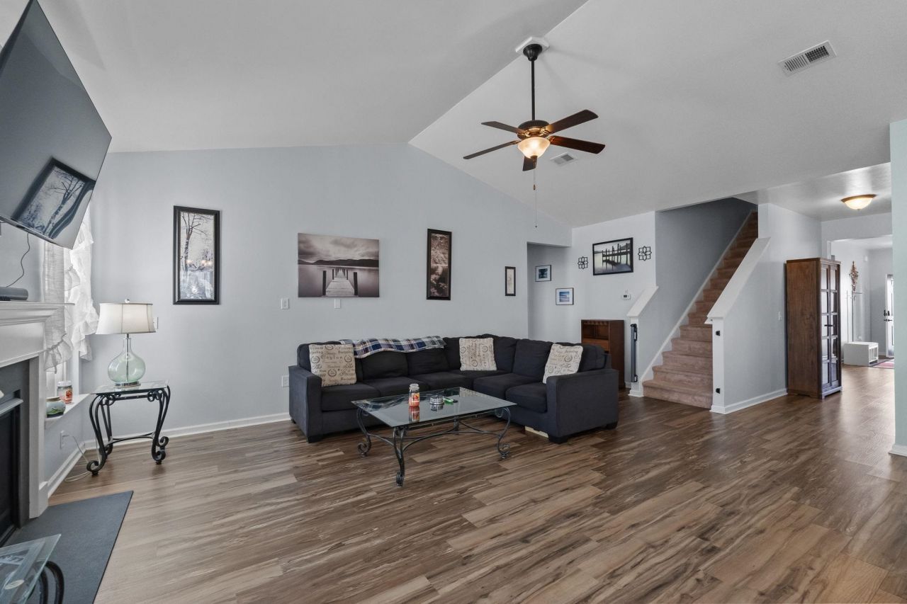 1076 Caprisia Loop  Photo 14