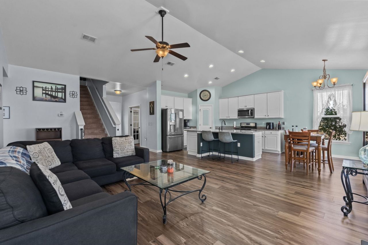 1076 Caprisia Loop  Photo 15