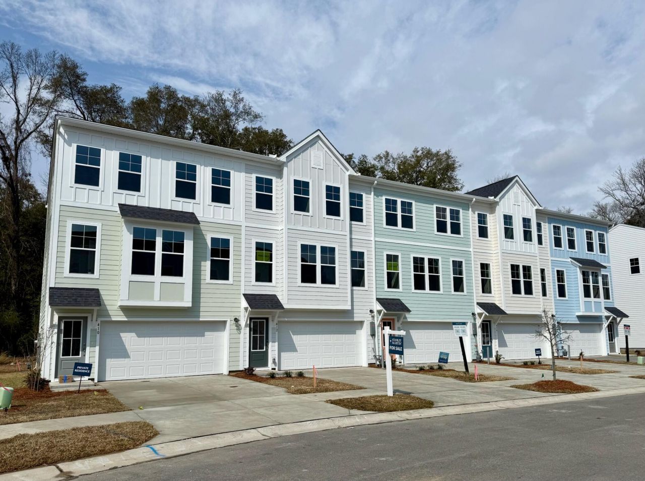 414 Caledon Court Photo 1