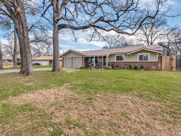 180 Oakhurst Drive, Bedford, TX 76022