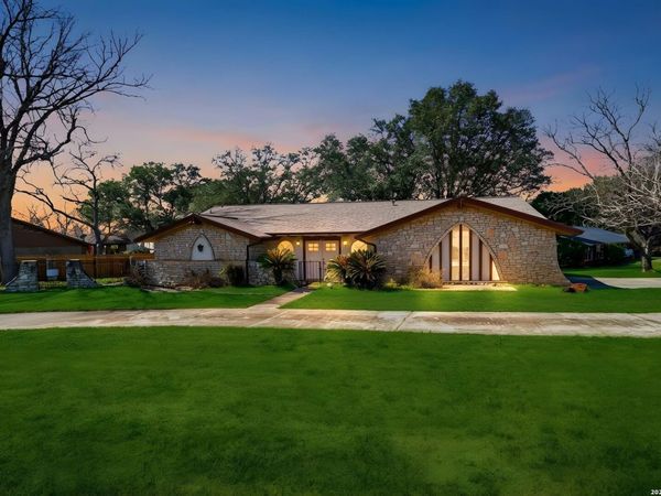 1407 HOSPITAL BLVD, Floresville, TX 78114