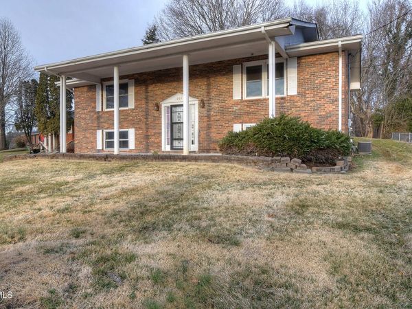 1001 Ridgefield Circle, Johnson City, TN 37601