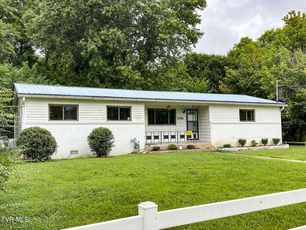 1166 Lake Drive, Dandridge, TN 37725