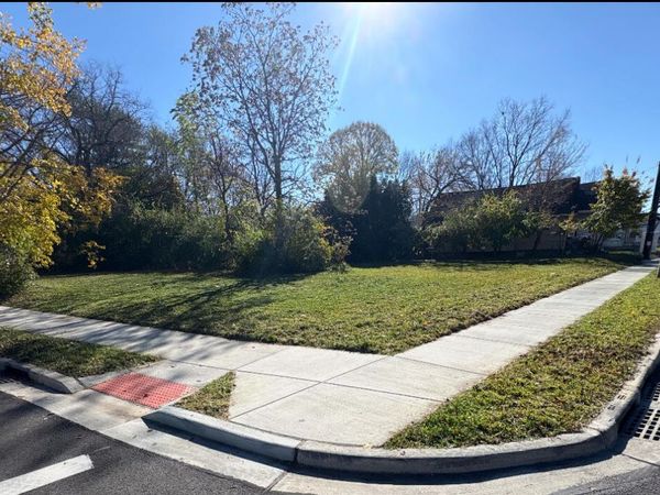 1002 S Yellow Springs Street, Springfield, OH 45506