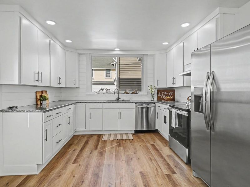 513 S Poplar Street , Bucyrus, OH 44820 Photo 9