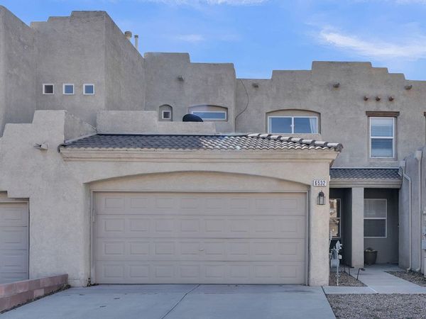 6532 Los Pueblos Place NW, Albuquerque, NM 87114