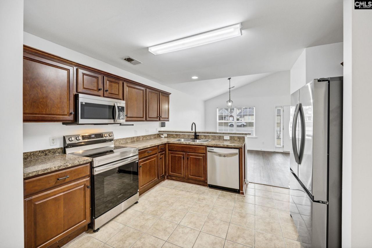 86 Deertrot Court Photo 11