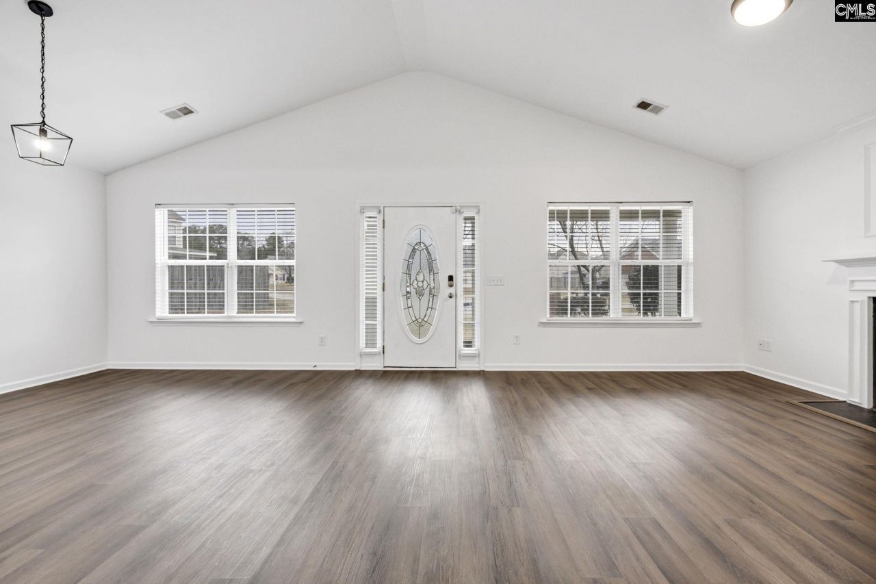 86 Deertrot Court Photo 6