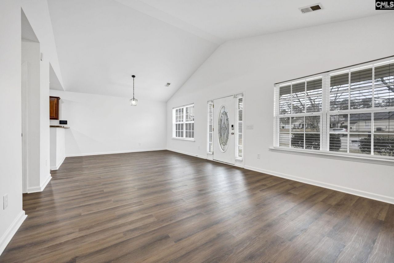 86 Deertrot Court Photo 7