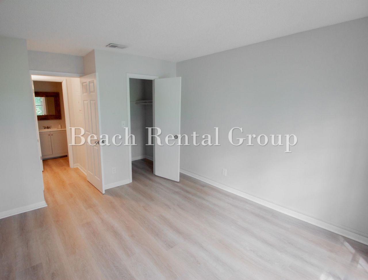 6840 Blue Heron Blvd.  Photo 10