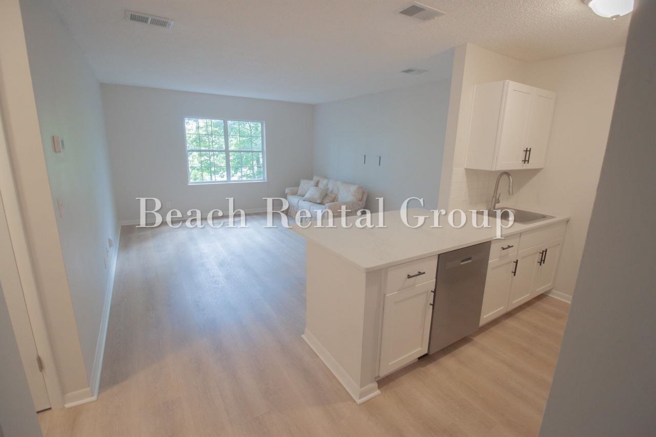 6840 Blue Heron Blvd.  Photo 5