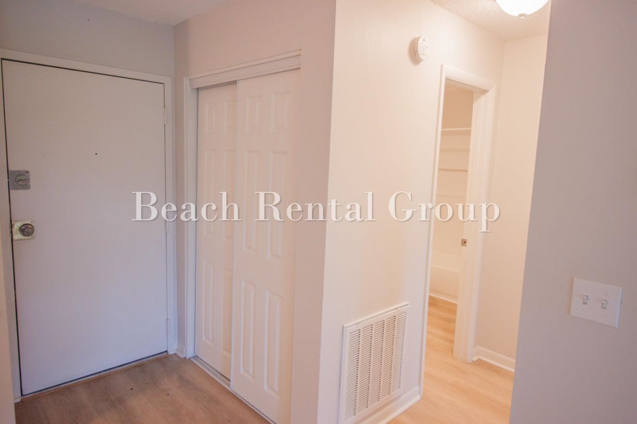 6840 Blue Heron Blvd.  Photo 6