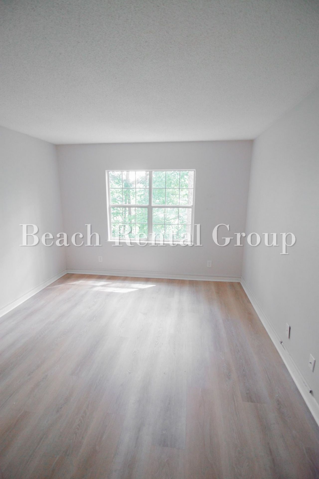 6840 Blue Heron Blvd.  Photo 9