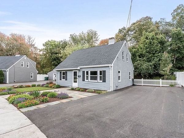 65 Alandale Pkwy, Norwood, MA 02062