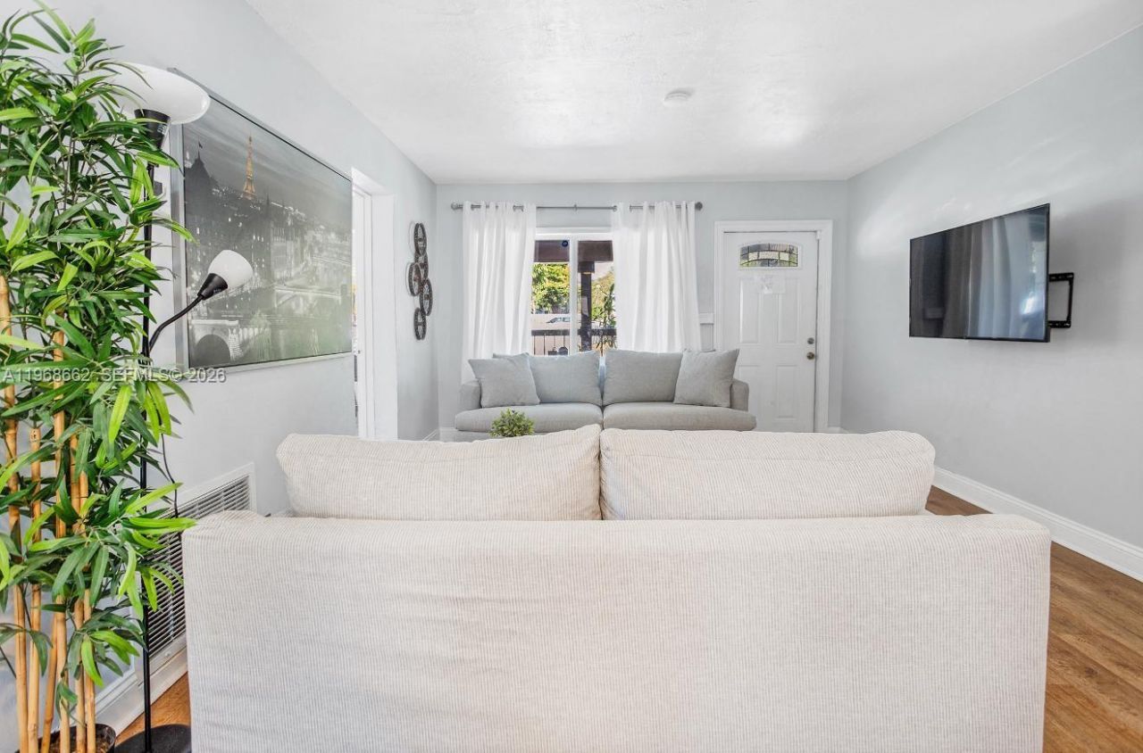 2450 NE 18th St , Pompano Beach, FL 33062 Photo