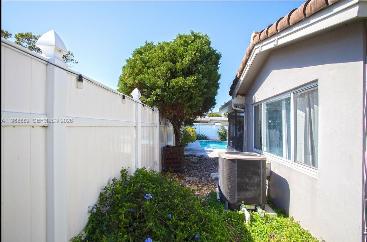 2450 NE 18th St , Pompano Beach, FL 33062 Photo