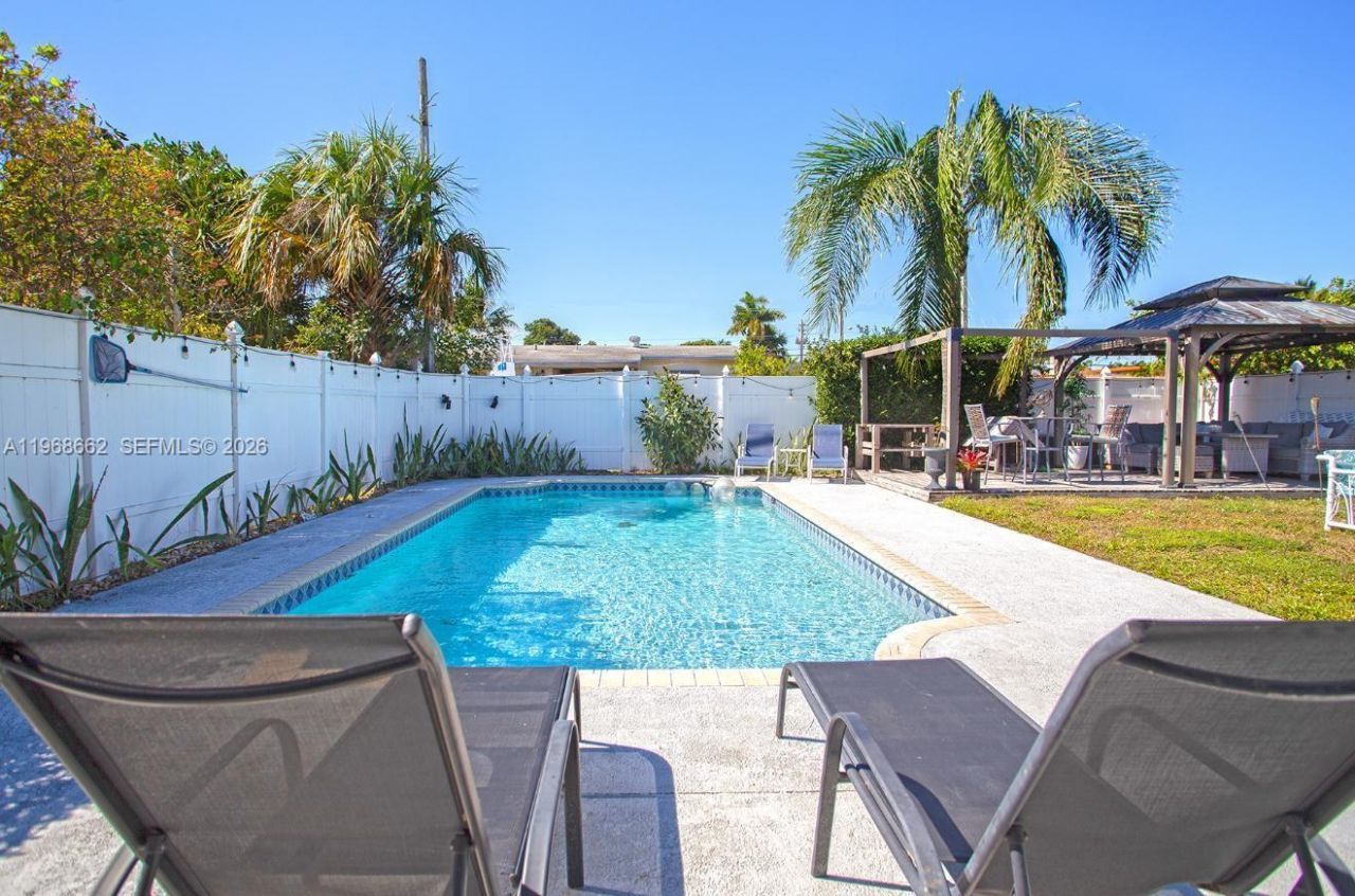 2450 NE 18th St , Pompano Beach, FL 33062 Photo