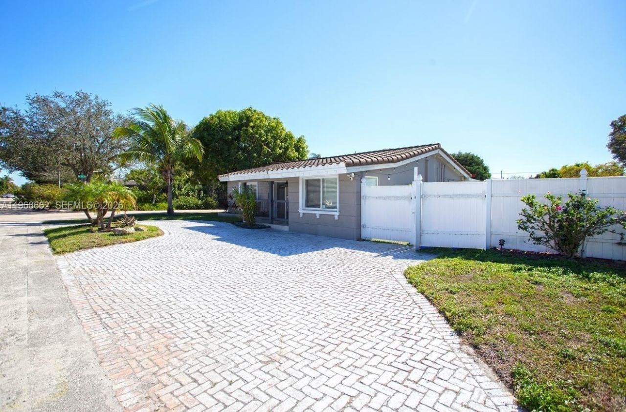 2450 NE 18th St , Pompano Beach, FL 33062 Photo