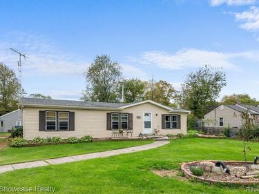 2916 Navarre Boulevard, Frenchtown Twp, MI 48162