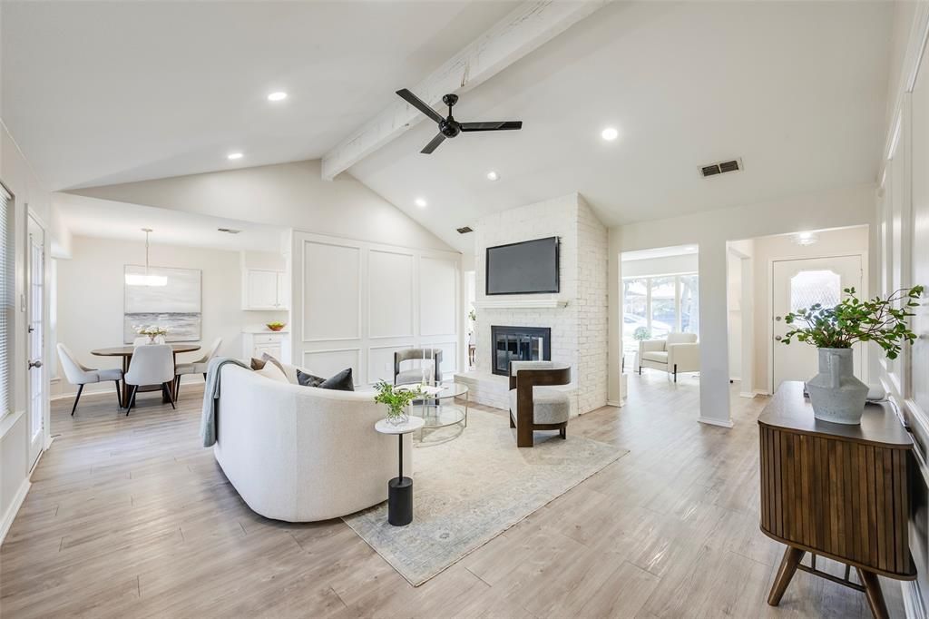 2824 Amber Drive S, Fort Worth, TX 76133 Main Photo