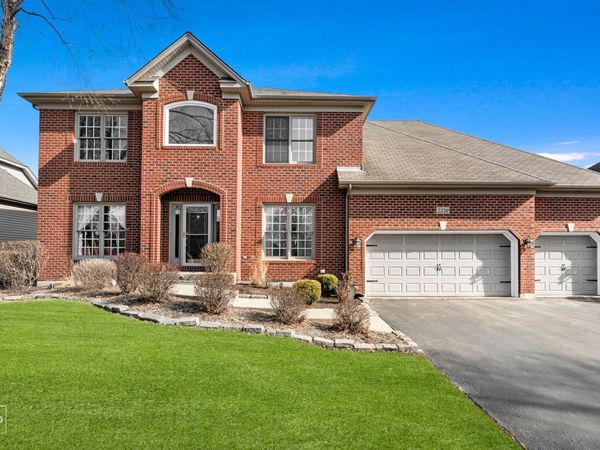 2220 Brookwood Drive, South Elgin, IL 60177