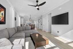 600 Southview Lane photo 4