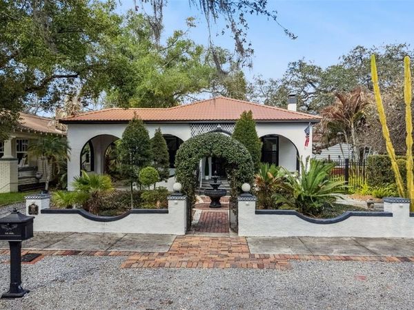 926 E SHADOWLAWN AVENUE, TAMPA, FL 33603