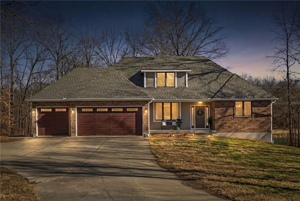 26311 S Westlake Drive, Harrisonville, MO 64701 Main Photo