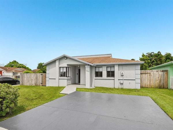 12237 SW 193rd St , Miami, FL 33177