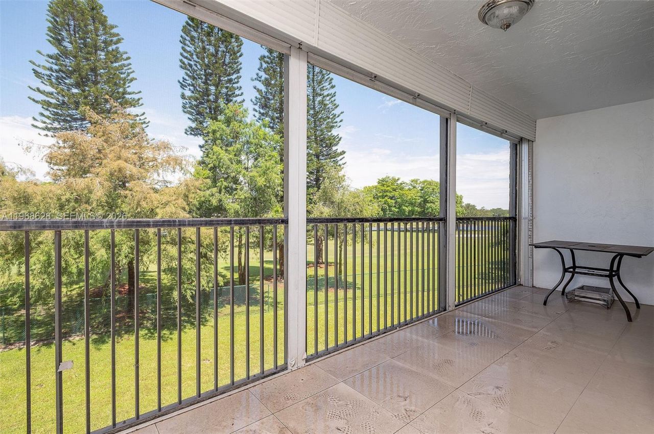 3150 W Rolling Hills Cir, Unit 307, Davie, FL 33328 Photo