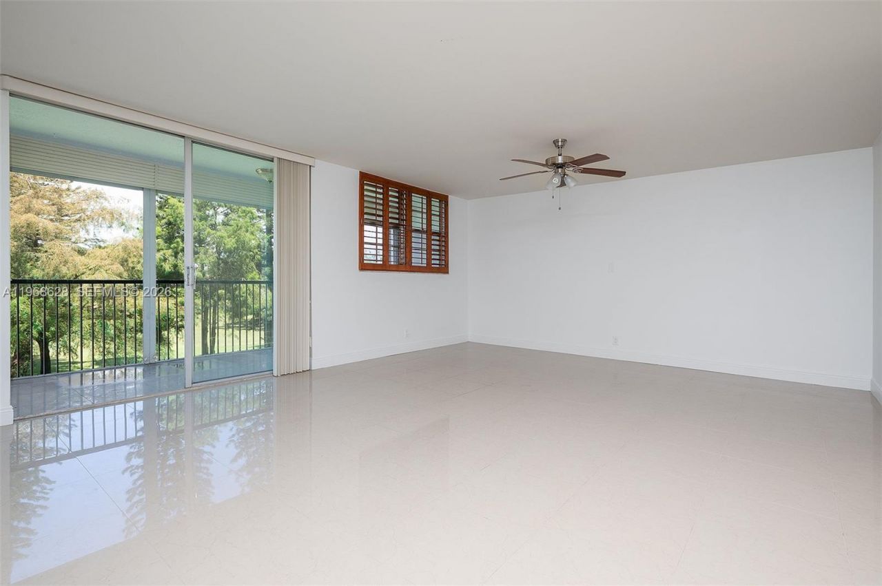3150 W Rolling Hills Cir, Unit 307, Davie, FL 33328 Photo