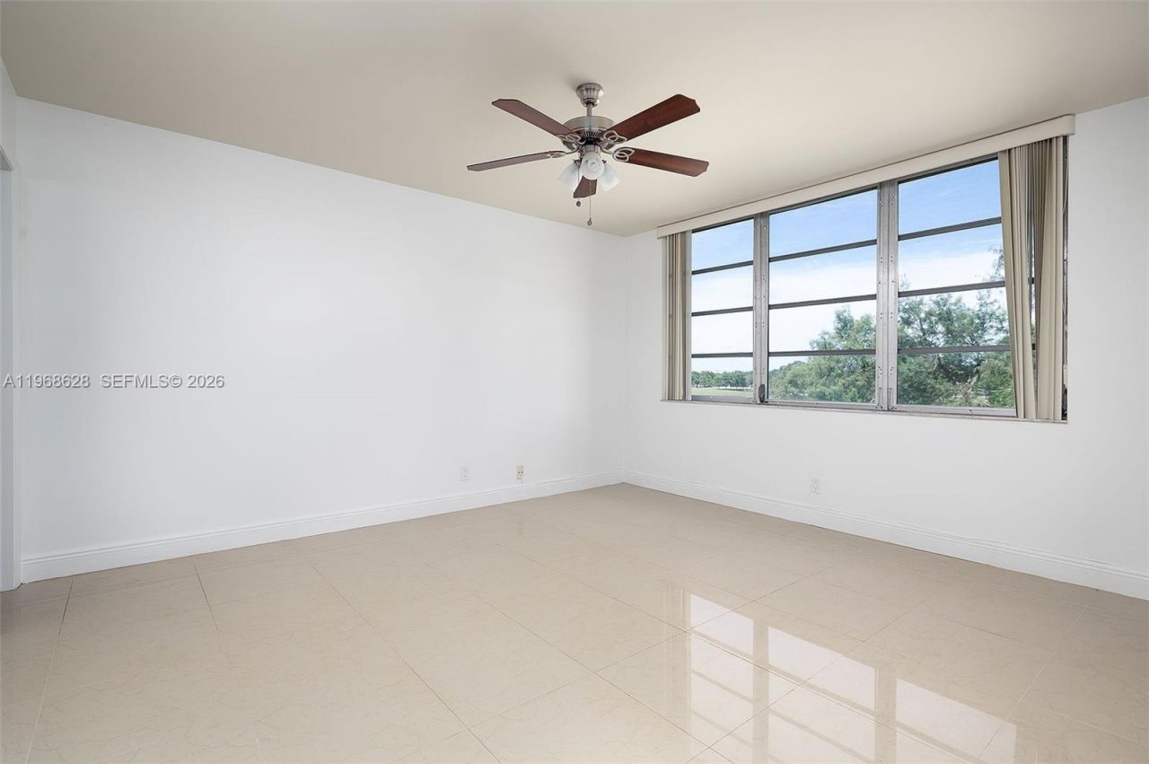 3150 W Rolling Hills Cir, Unit 307, Davie, FL 33328 Photo