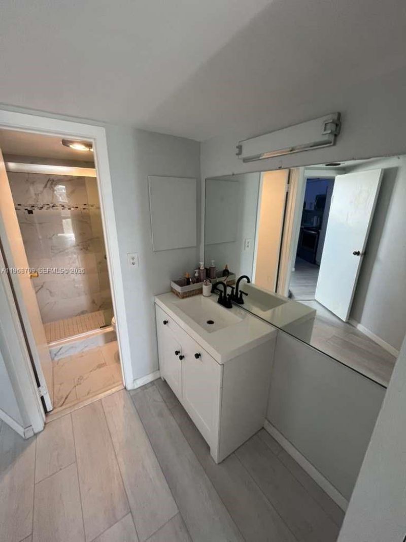 3475 N Country Club Dr , Unit 405, Aventura, FL 33180 Photo