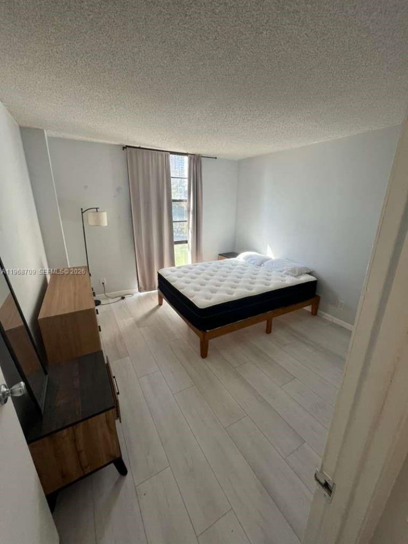 3475 N Country Club Dr , Unit 405, Aventura, FL 33180 Photo