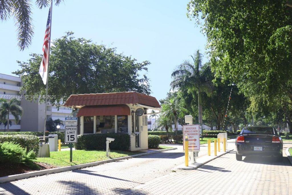 9720 S Hollybrook Lake Dr , Unit 303, Pembroke Pines, FL 33025 Photo