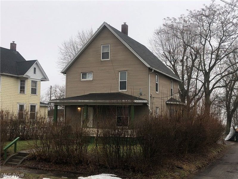 822 Highland Road NE, Canton, OH 44704 Photo 1
