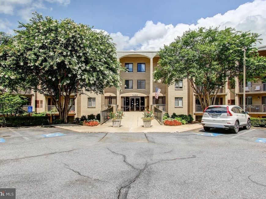 7425 Democracy Boulevard, Unit 8, Bethesda, MD 20817 Main Photo